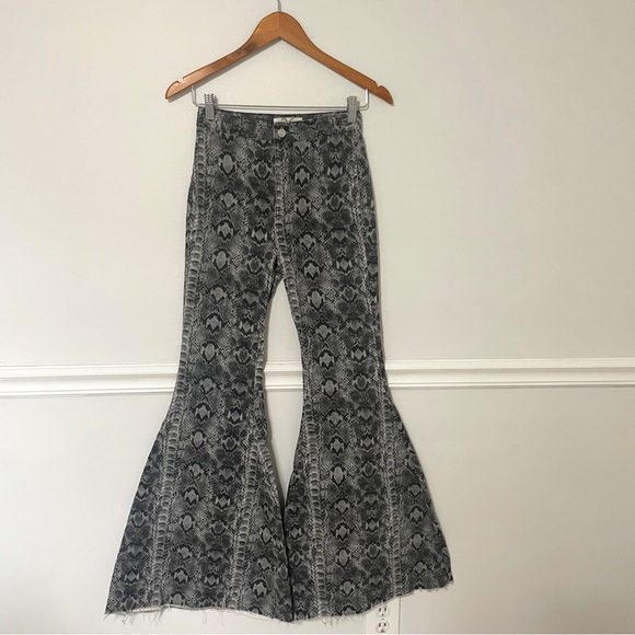 Free People • snakeprint flare jeans sz 26 - Picture 5 of 10